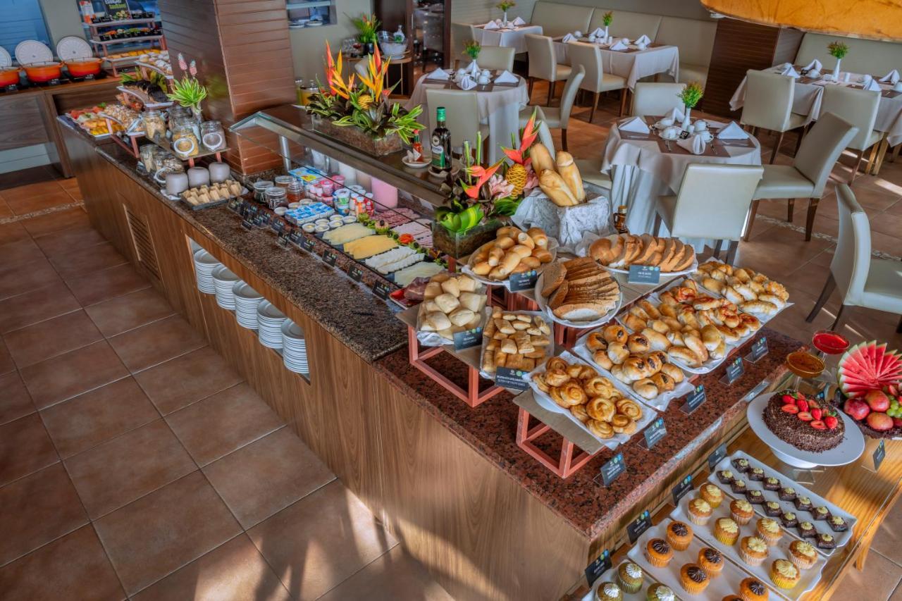 Serhs Natal Grand Hotel & Resort Esterno foto A buffet at a hotel